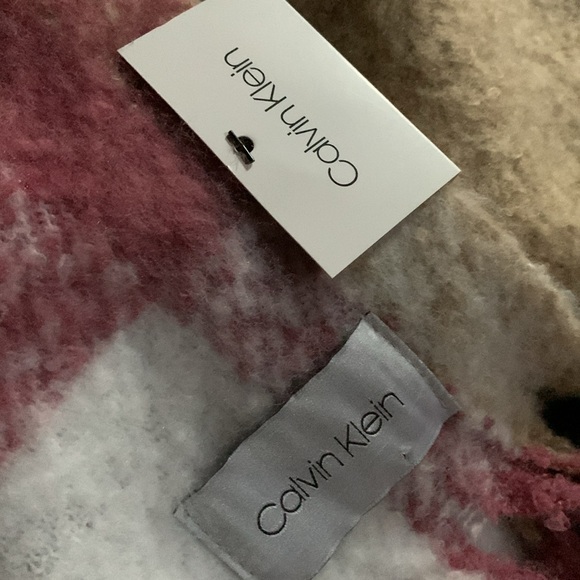 Calvin Klein Striped Pink and Cream Scarf-NWT - Picture 3 of 6